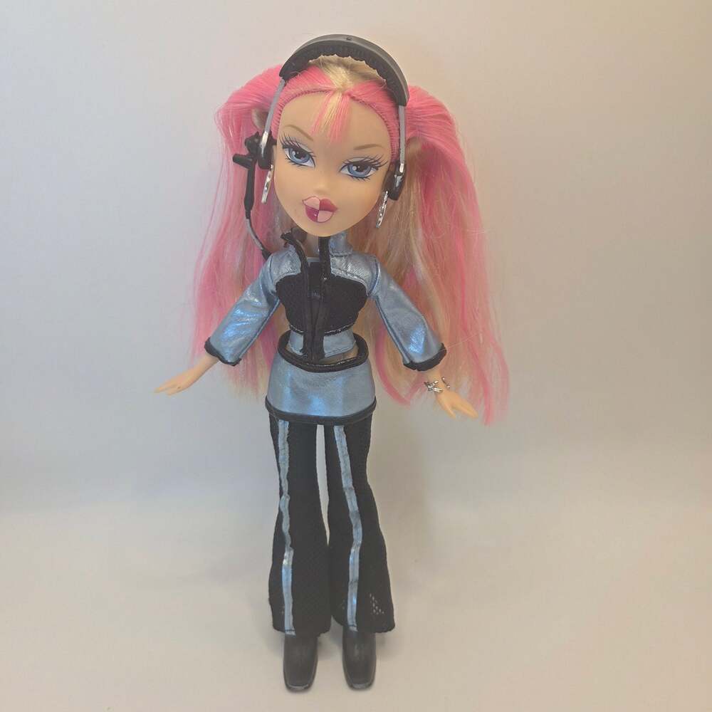 Vintage 2005 Bratz Live in Concert Space Angelz Cloe Doll in Original Outfit